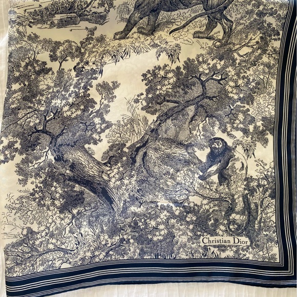 Christian Dior Ivory & Navy Blue Silk Twill - Picture 2 of 8